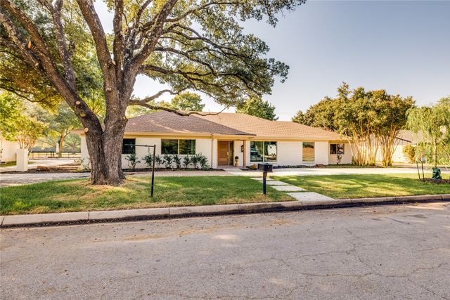 7017 Serrano Drive, Fort Worth, TX 76126