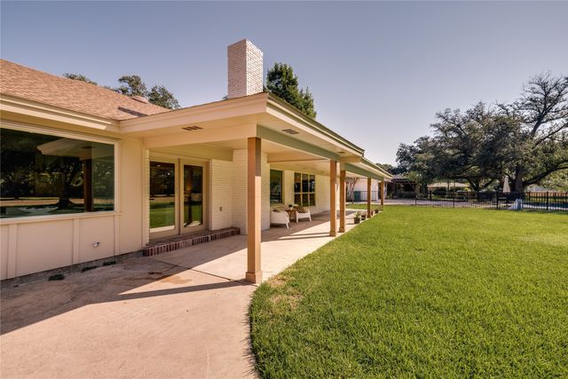 7017 Serrano Drive, Fort Worth, TX 76126