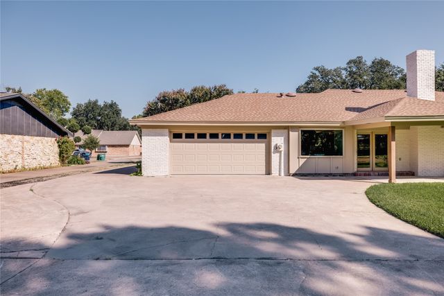 7017 Serrano Drive, Fort Worth, TX 76126