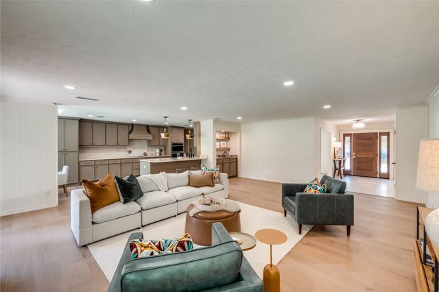 7017 Serrano Drive, Fort Worth, TX 76126