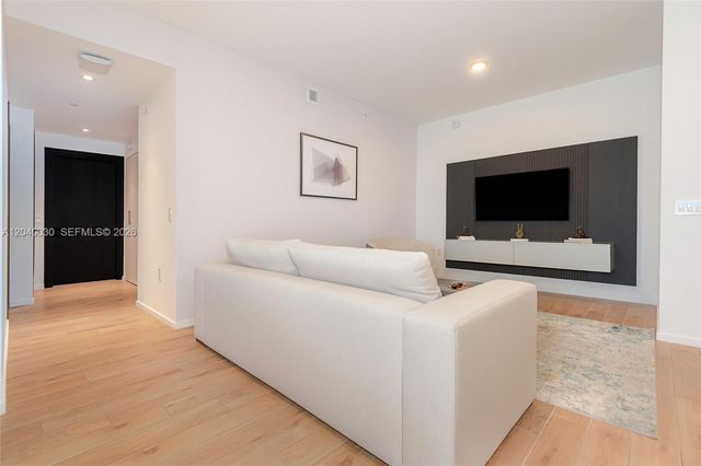 398 NE 5th Street 4001, Miami, FL 33132