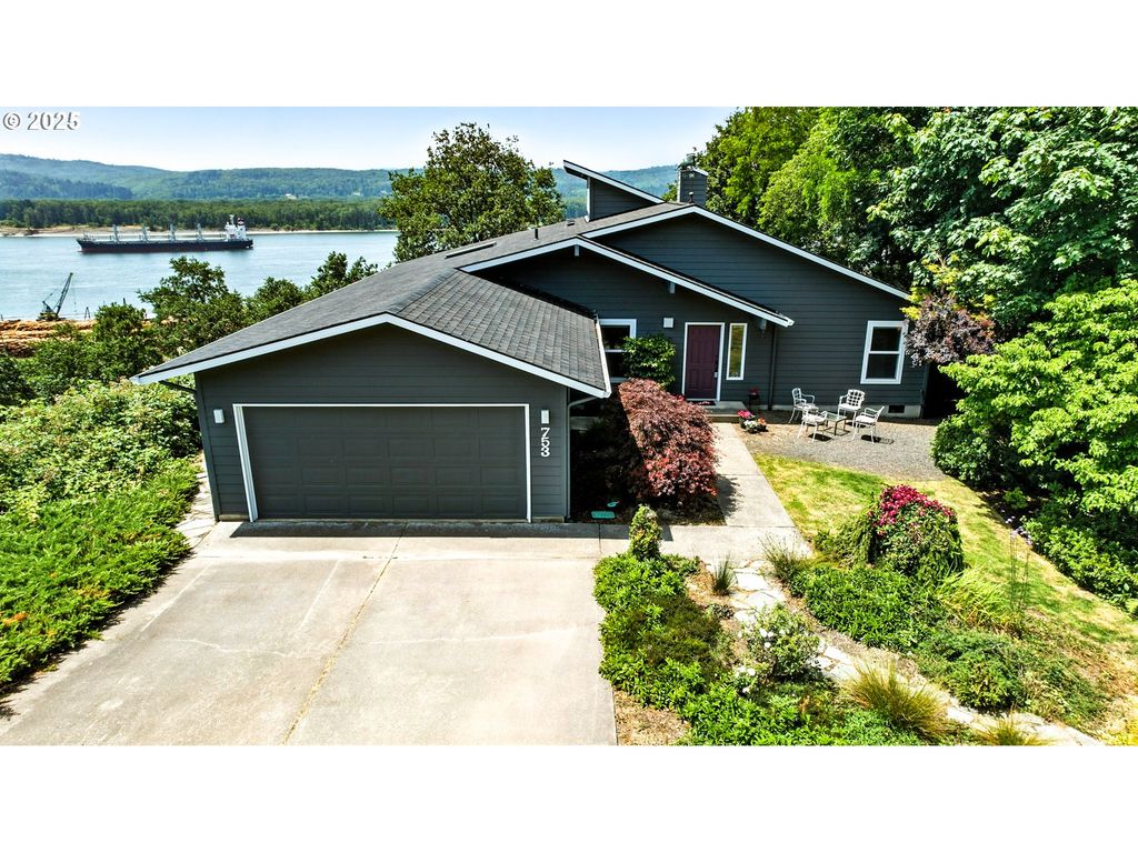 753 N 2ND St, Kalama, WA 98625