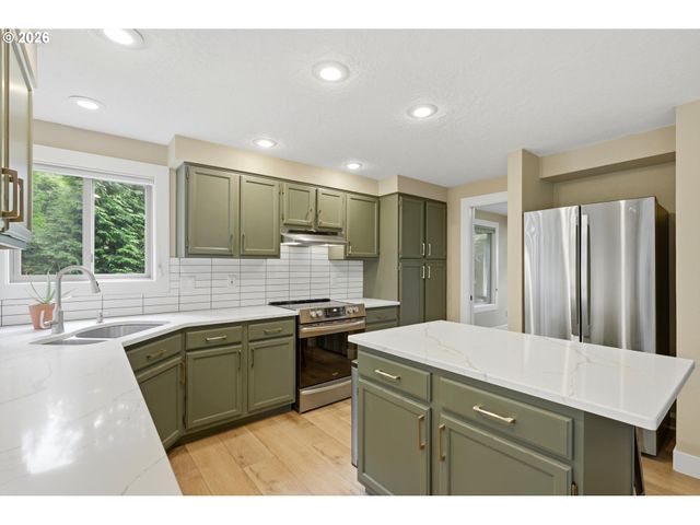1386 Se CONDOR Pl, Gresham, OR 97080