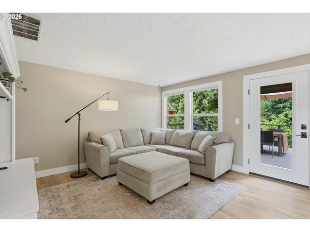 1386 Se CONDOR Pl, Gresham, OR 97080