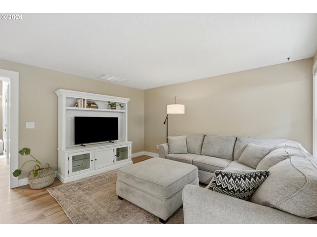 1386 Se CONDOR Pl, Gresham, OR 97080