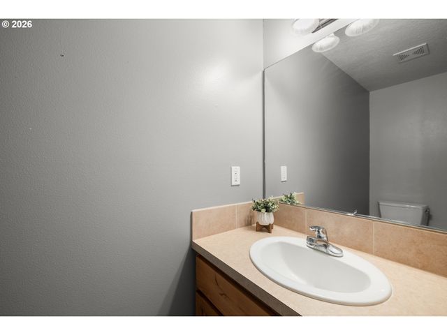 413 S LAIR Ln, Newberg, OR 97132