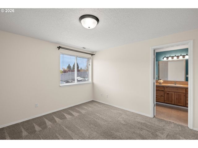 413 S LAIR Ln, Newberg, OR 97132