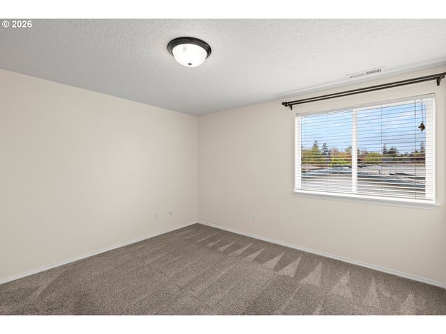 413 S LAIR Ln, Newberg, OR 97132