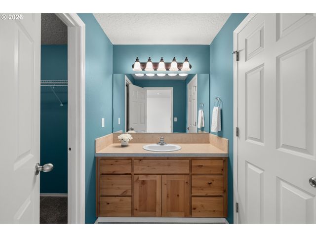 413 S LAIR Ln, Newberg, OR 97132