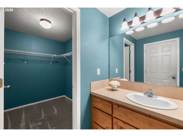 413 S LAIR Ln, Newberg, OR 97132