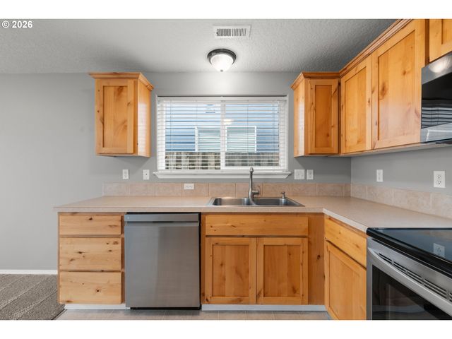413 S LAIR Ln, Newberg, OR 97132