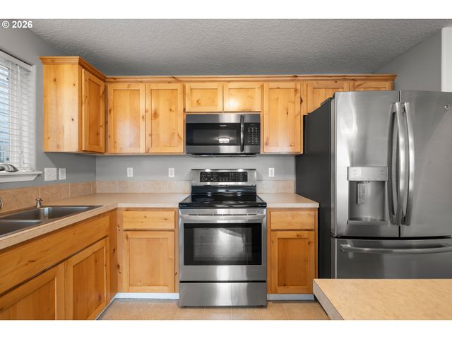 413 S LAIR Ln, Newberg, OR 97132