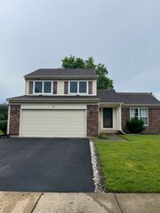 650 Shallow Cove Road, Lake Zurich, IL 60047