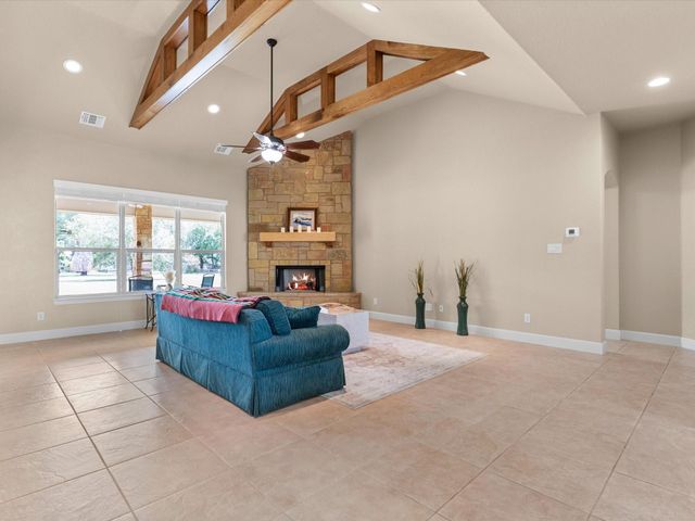 192 Copper Ridge Drive, La Vernia, TX 78121