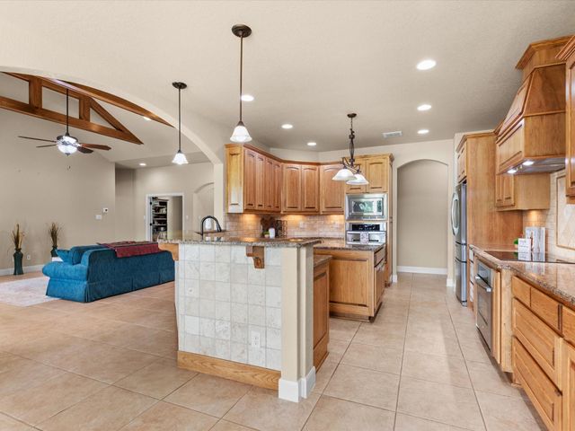 192 Copper Ridge Drive, La Vernia, TX 78121
