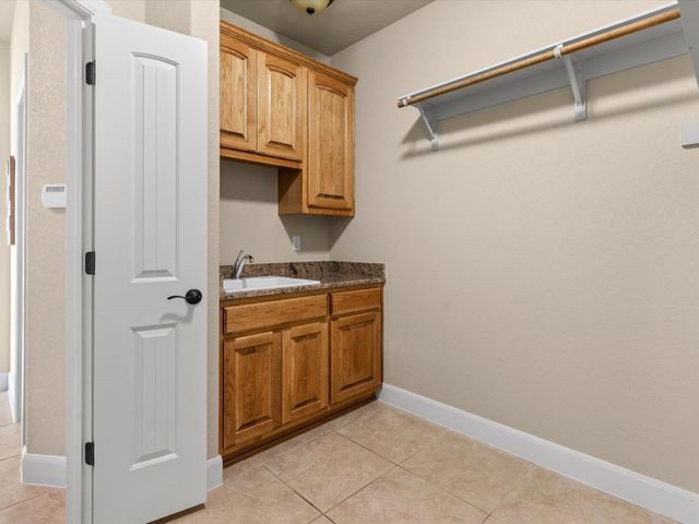 192 Copper Ridge Drive, La Vernia, TX 78121