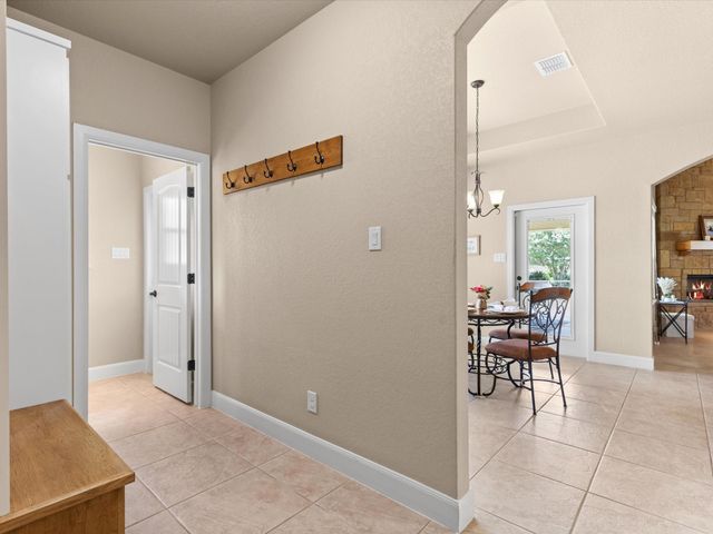 192 Copper Ridge Drive, La Vernia, TX 78121