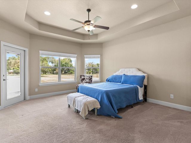 192 Copper Ridge Drive, La Vernia, TX 78121