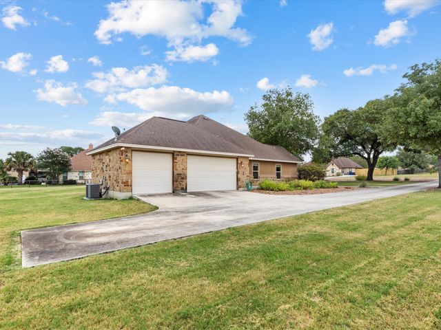 192 Copper Ridge Drive, La Vernia, TX 78121
