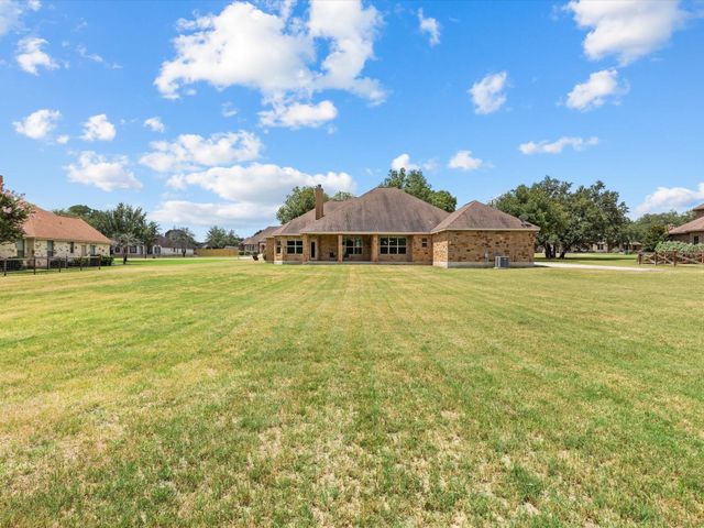 192 Copper Ridge Drive, La Vernia, TX 78121