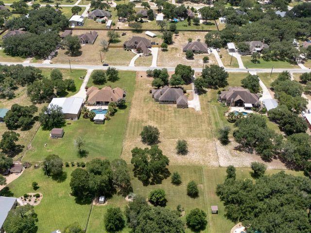 192 Copper Ridge Drive, La Vernia, TX 78121