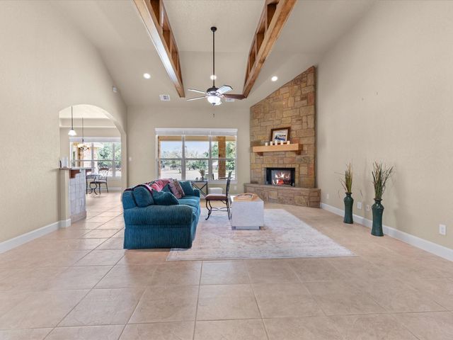 192 Copper Ridge Drive, La Vernia, TX 78121