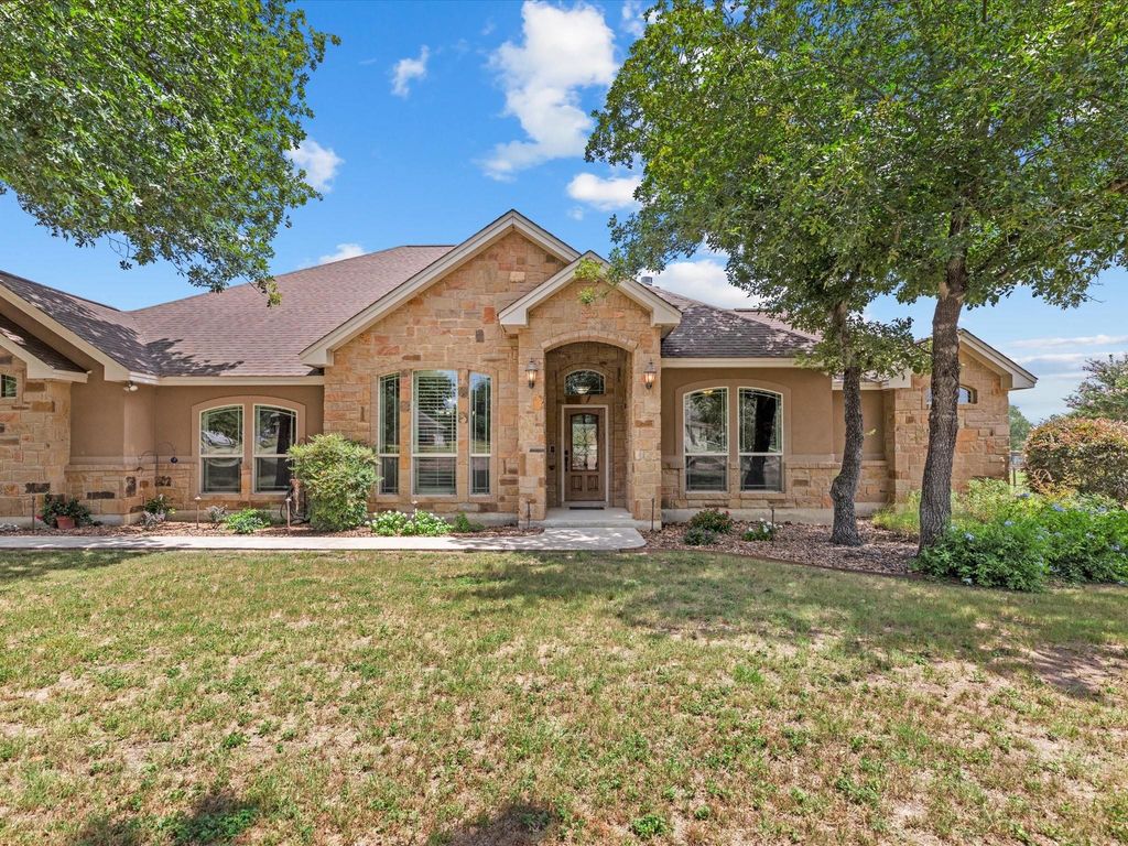 192 Copper Ridge Drive, La Vernia, TX 78121