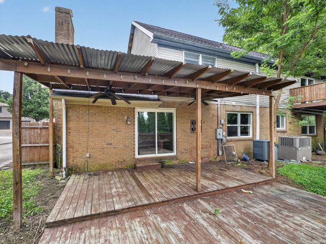 5155 W Timberwood Drive, Newburgh, IN 47630