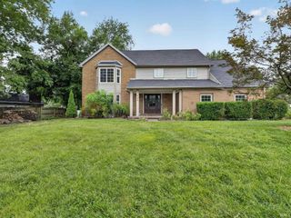 5155 W Timberwood Drive, Newburgh, IN 47630