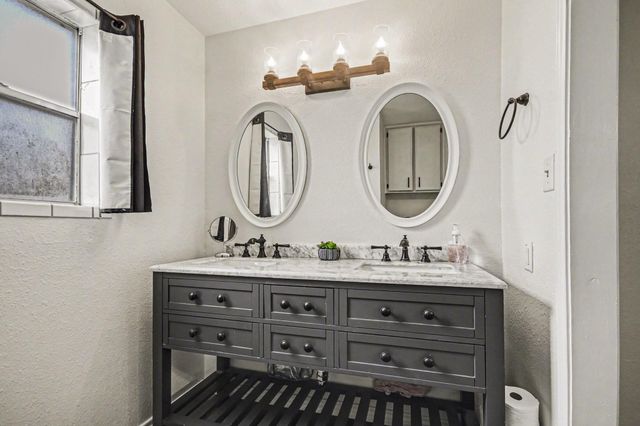 56 W Candlewood Street, Lake Jackson, TX 77566