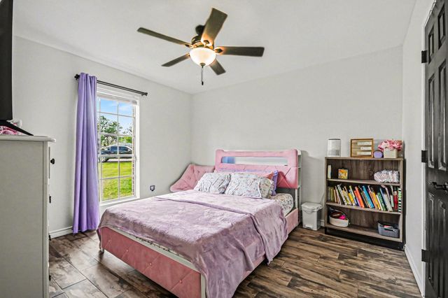 56 W Candlewood Street, Lake Jackson, TX 77566