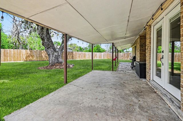 56 W Candlewood Street, Lake Jackson, TX 77566