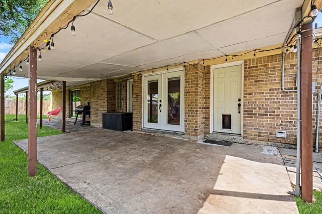 56 W Candlewood Street, Lake Jackson, TX 77566