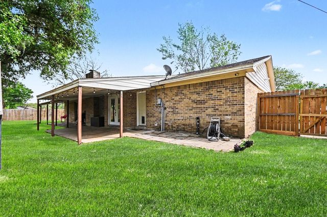 56 W Candlewood Street, Lake Jackson, TX 77566
