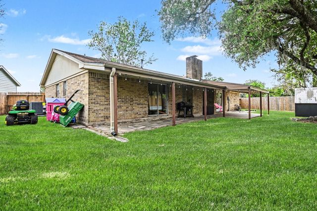 56 W Candlewood Street, Lake Jackson, TX 77566