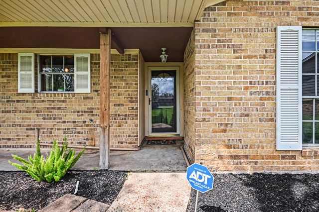 56 W Candlewood Street, Lake Jackson, TX 77566