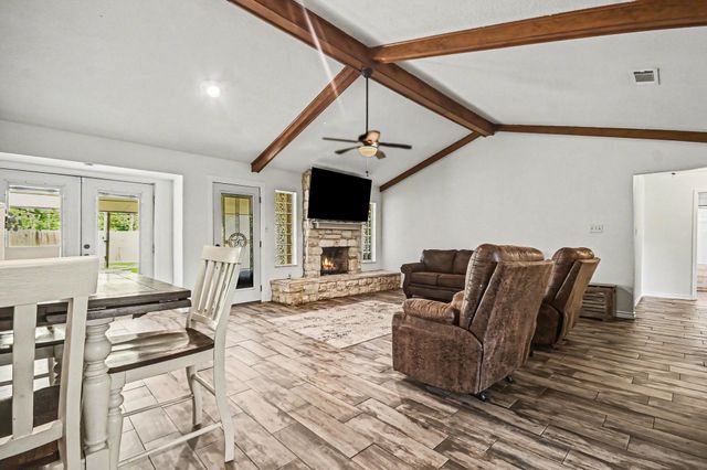 56 W Candlewood Street, Lake Jackson, TX 77566