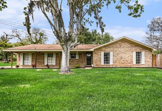 56 W Candlewood Street, Lake Jackson, TX 77566