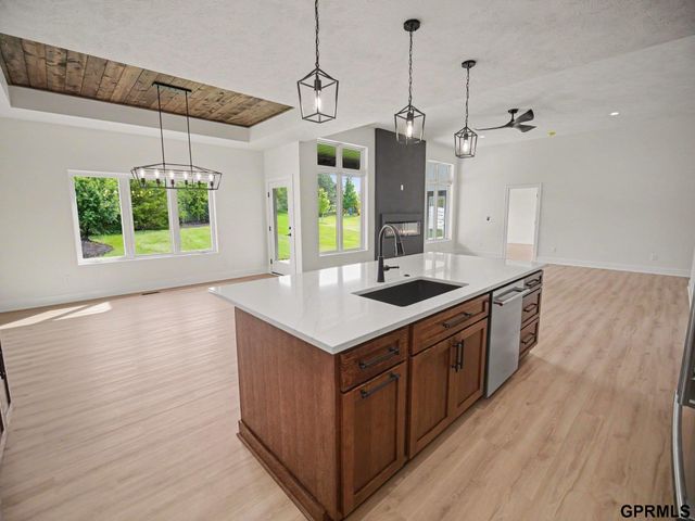 9160 Hillcrest Trail, Lincoln, NE 68510