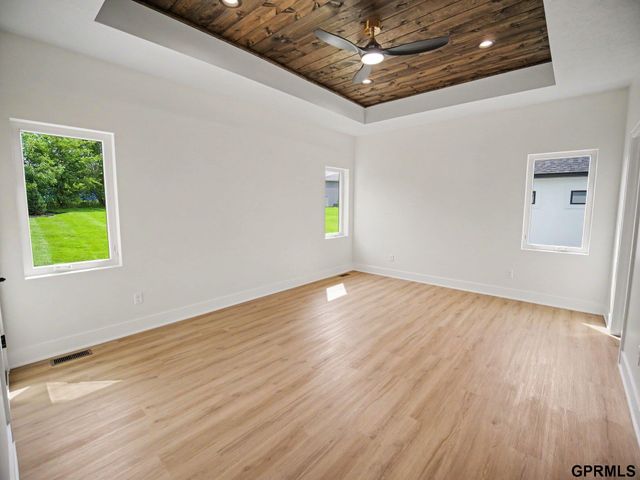 9160 Hillcrest Trail, Lincoln, NE 68510