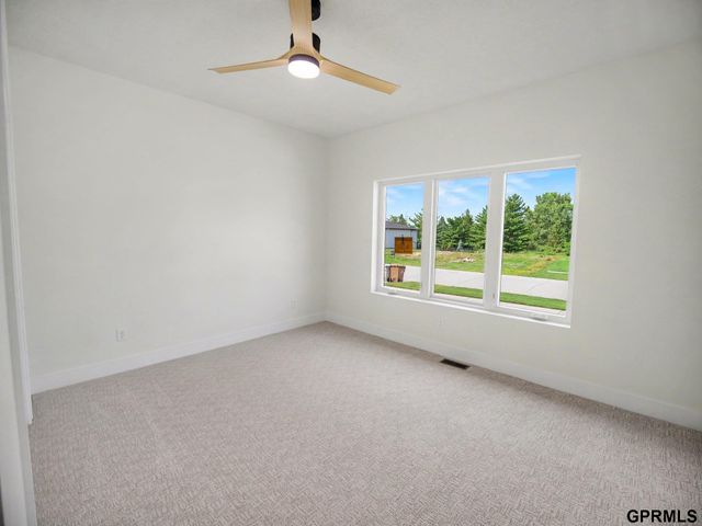 9160 Hillcrest Trail, Lincoln, NE 68510