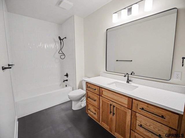 9160 Hillcrest Trail, Lincoln, NE 68510