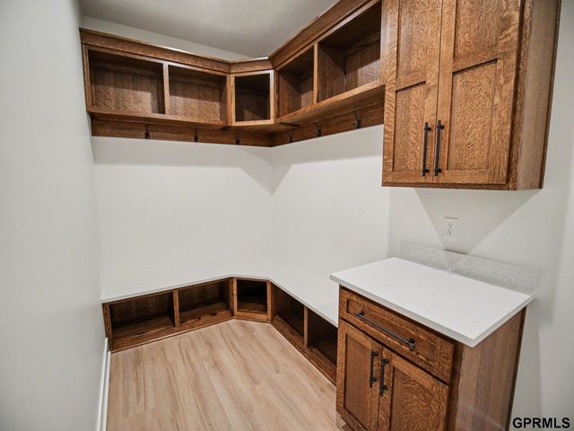 9160 Hillcrest Trail, Lincoln, NE 68510