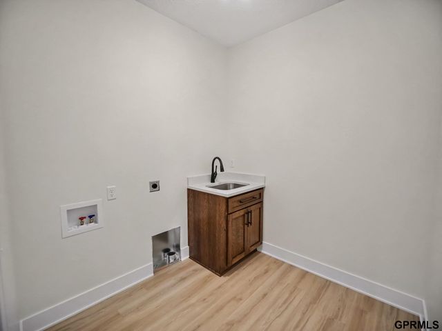 9160 Hillcrest Trail, Lincoln, NE 68510