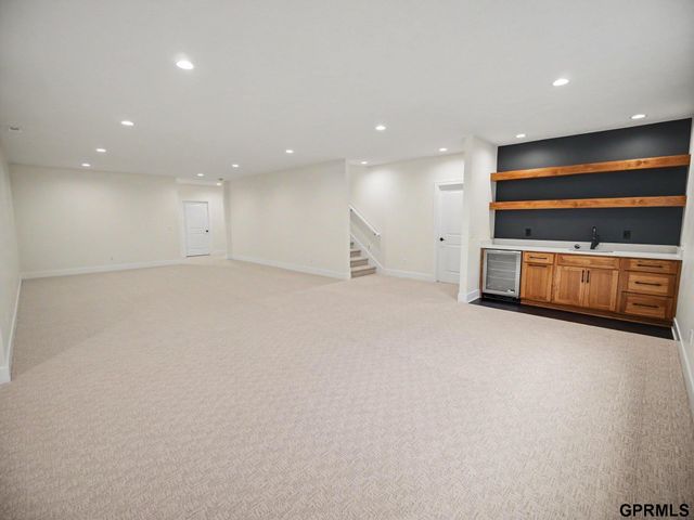 9160 Hillcrest Trail, Lincoln, NE 68510