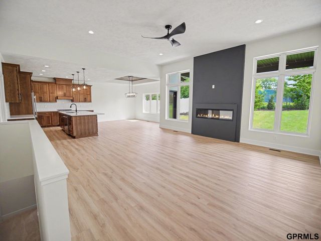 9160 Hillcrest Trail, Lincoln, NE 68510