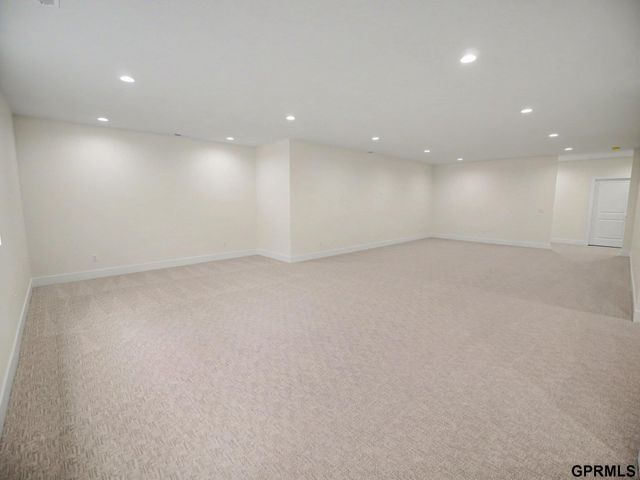 9160 Hillcrest Trail, Lincoln, NE 68510