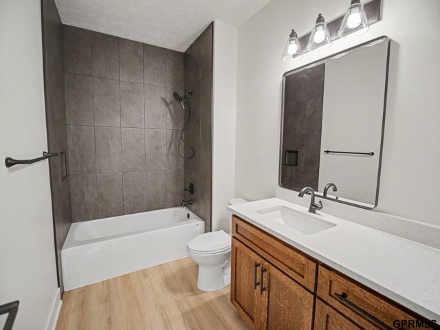 9160 Hillcrest Trail, Lincoln, NE 68510