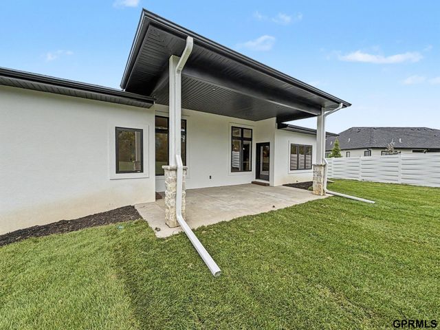 9160 Hillcrest Trail, Lincoln, NE 68510
