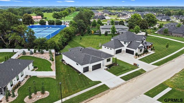 9160 Hillcrest Trail, Lincoln, NE 68510